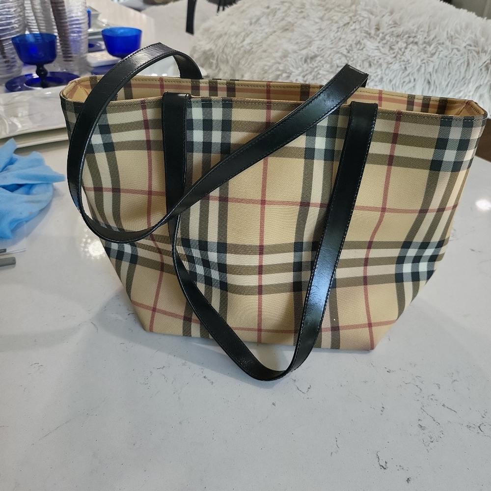 Burberry classic tote